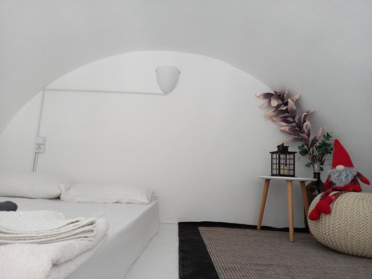 Three Harites Aparthotel Perissa  Ngoại thất bức ảnh