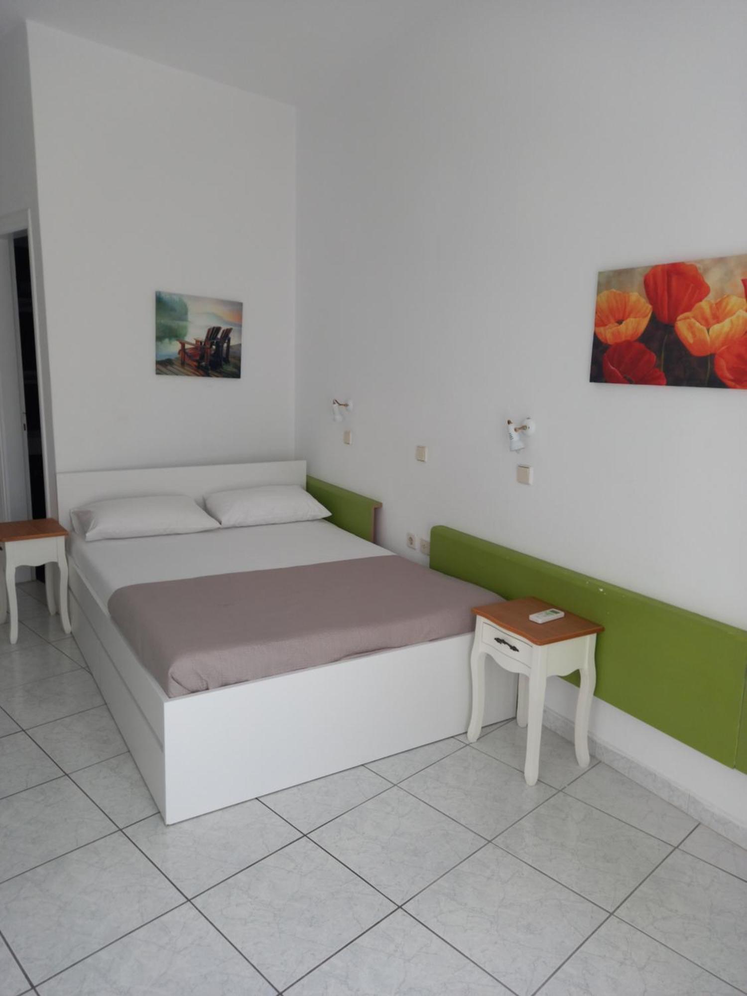 Three Harites Aparthotel Perissa  Phòng bức ảnh